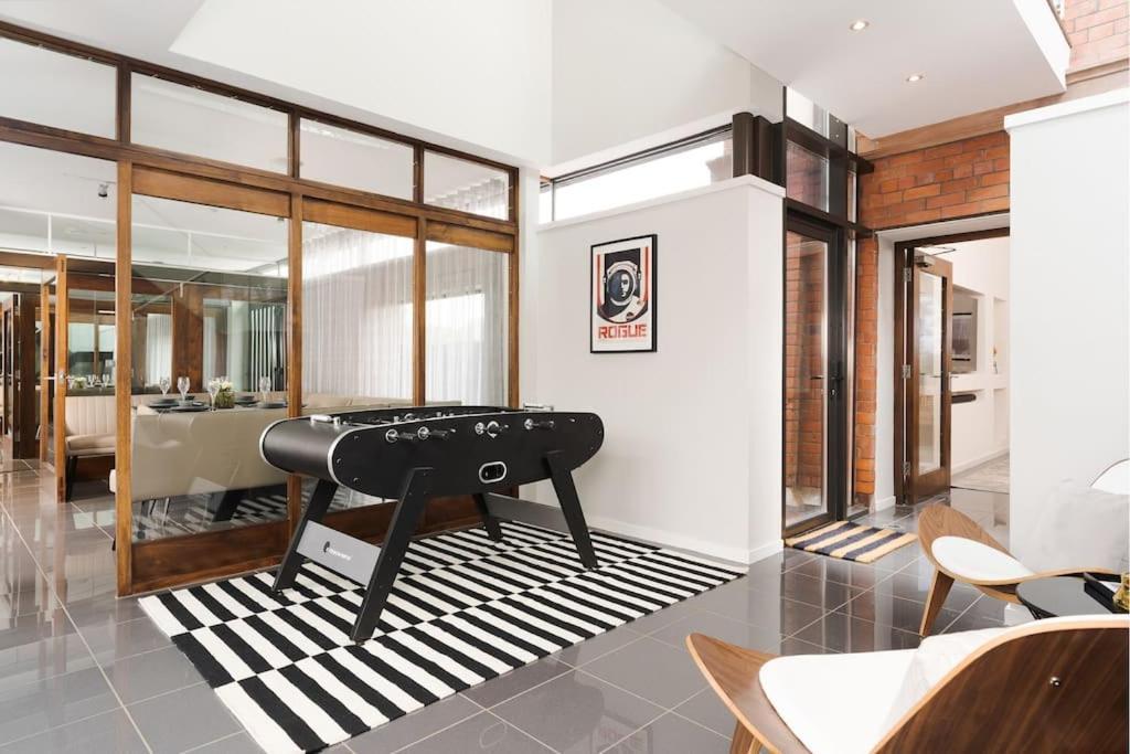 فيلا Luxury Water Tower I Roof Bar I Cinema كارديف المظهر الخارجي الصورة